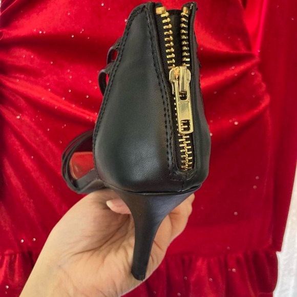 Black and Gold Strappy Sandals Dressbarn 8 - Picture 5 of 6